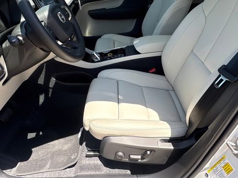 New 2026 Volvo XC40 B4 Plus w/ Protection Package Premier image 16