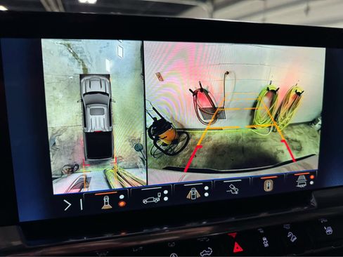 Certified 2026 Chevrolet Silverado 1500 High Country w/ Technology Package AWD/4WD image 17