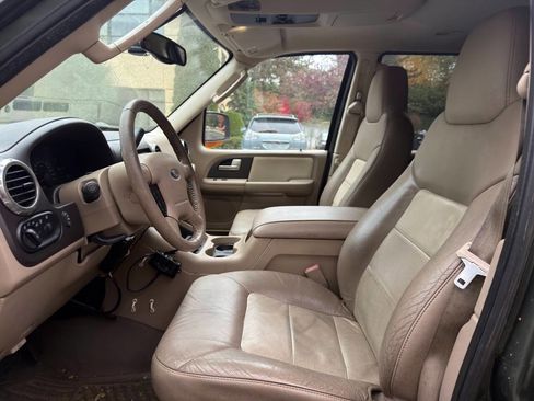 Used 2004 Ford Expedition Eddie Bauer image 9