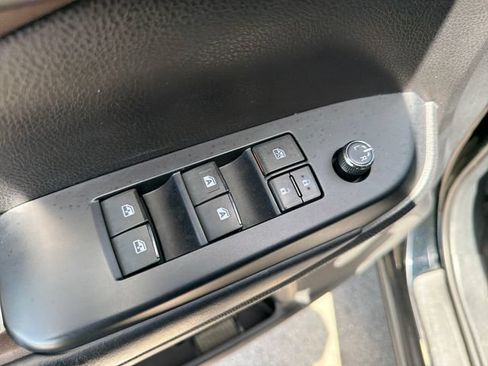 Used 2019 Toyota Highlander XLE AWD/4WD image 18
