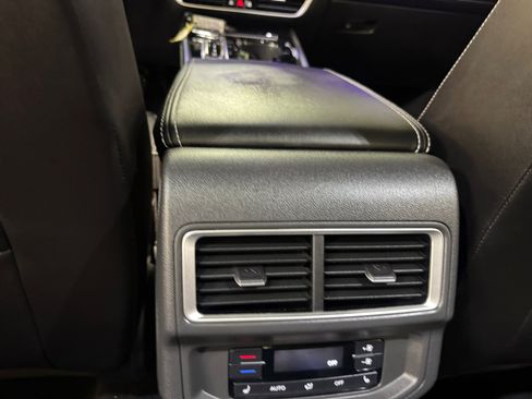 Used 2024 Volkswagen Atlas SEL AWD/4WD image 33