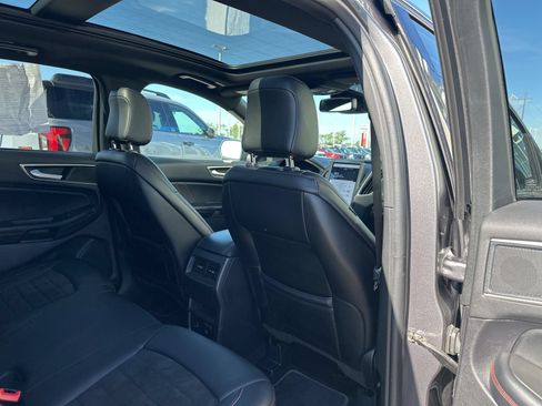Used 2022 Ford Edge ST-Line w/ Class II Trailer Tow Package AWD/4WD image 32