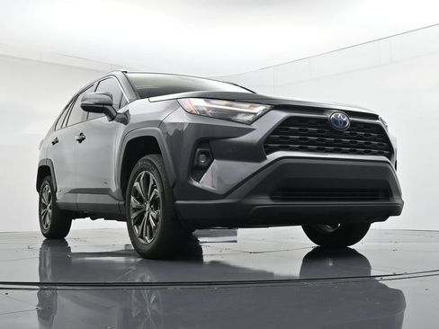Used 2022 Toyota RAV4 XLE Premium AWD/4WD image 25