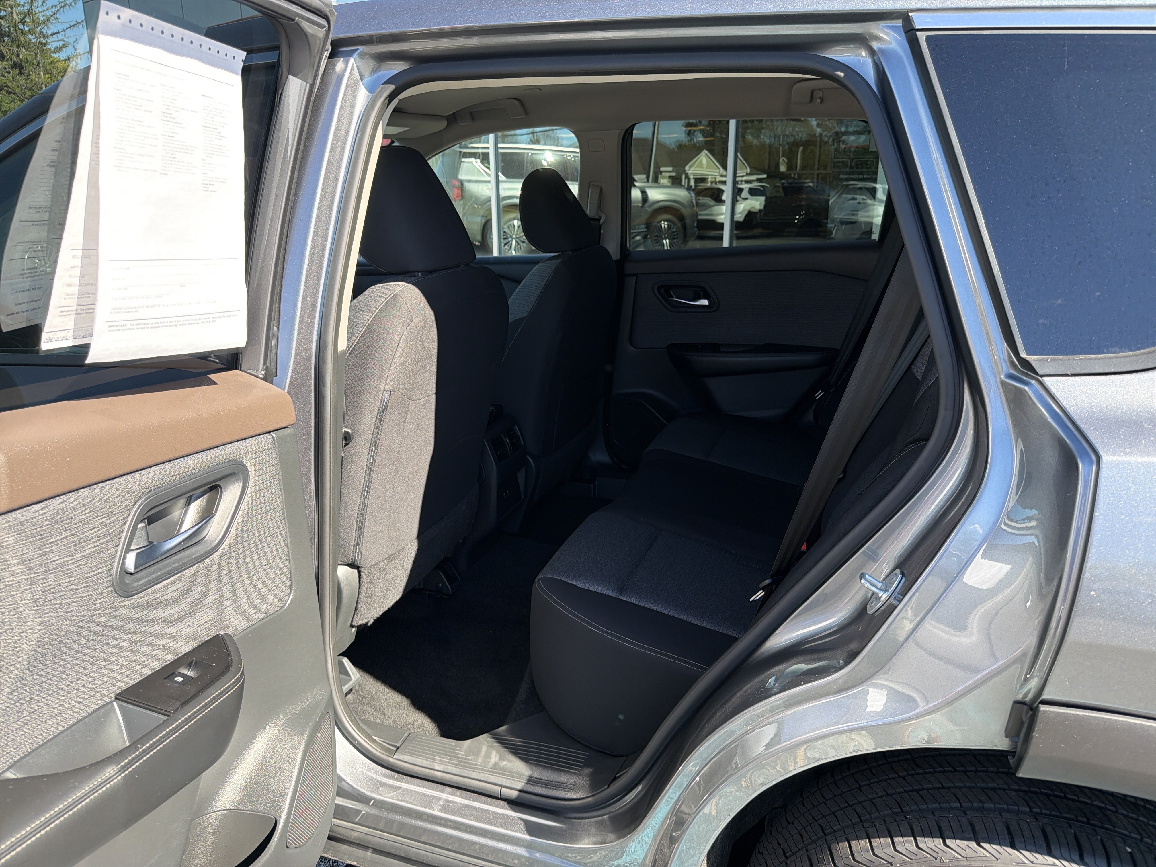 Used 2023 Nissan Rogue SV AWD/4WD image 5