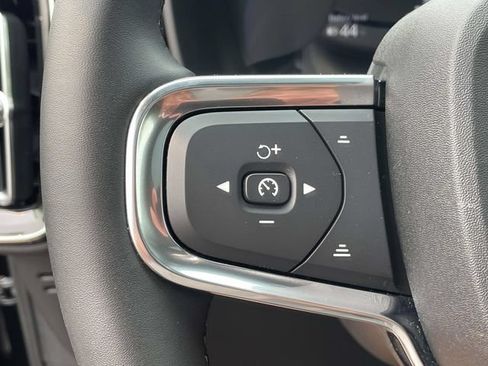 Used 2023 Volvo XC40 Recharge Plus AWD/4WD image 32