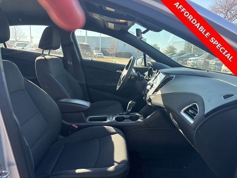 Used 2017 Chevrolet Cruze LT w/ Convenience Package image 8