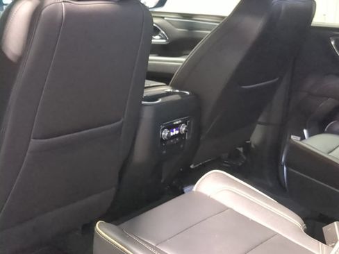 Used 2023 GMC Yukon SLT w/ SLT Premium Package AWD/4WD image 18