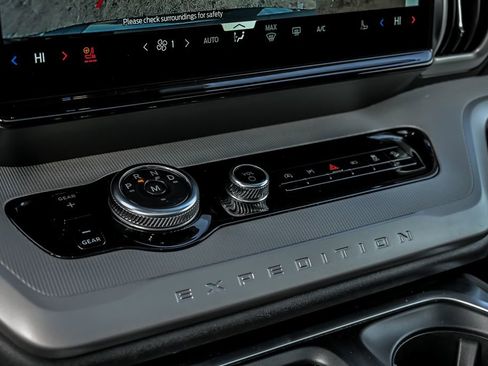 Used 2025 Ford Expedition Active image 24