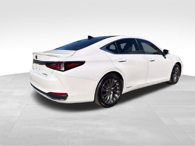 Used 2021 Lexus ES 300h Ultra Luxury w/ Accessory Package 2 FWD image 3
