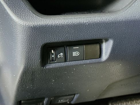 Used 2020 Toyota RAV4 LE image 17