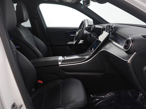 Used 2024 Mercedes-Benz GLC 300 4MATIC image 11