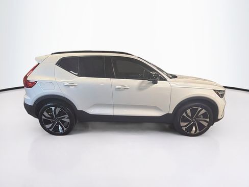 Used 2025 Volvo XC40 B5 Plus AWD/4WD image 10