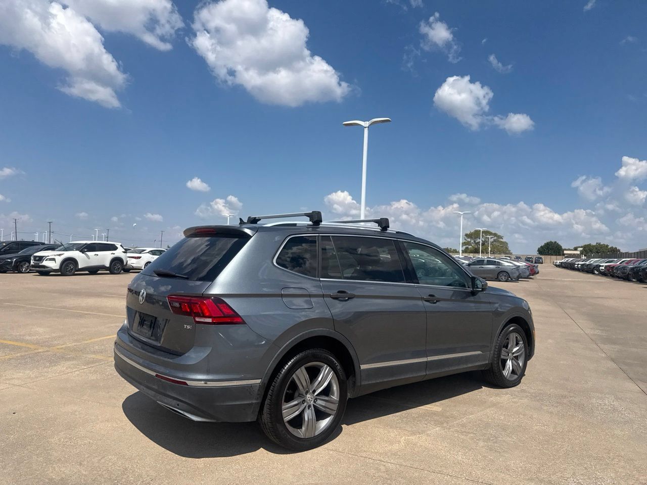 Used 2018 Volkswagen Tiguan SEL Premium FWD image 22