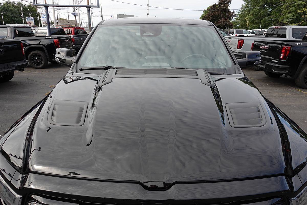 Used 2025 RAM 1500 Laramie AWD/4WD image 5