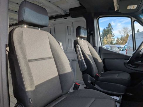 Used 2025 Mercedes-Benz Sprinter 2500 image 13
