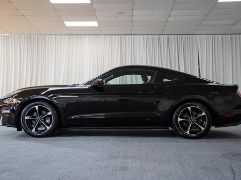 Used 2018 Ford Mustang Coupe RWD image 5