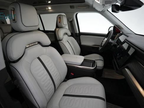 Used 2024 Rivian R1S Adventure Dual AWD/4WD image 21