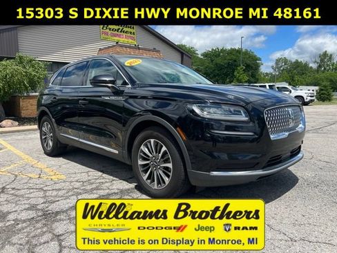 Used 2023 Lincoln Nautilus AWD image 2
