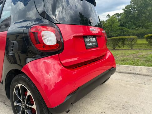 Used 2017 smart fortwo passion RWD image 36