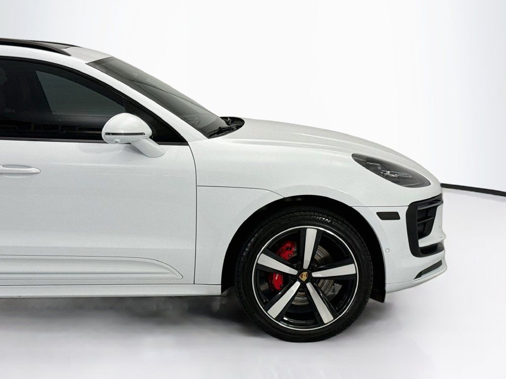 Certified 2022 Porsche Macan S AWD/4WD image 11