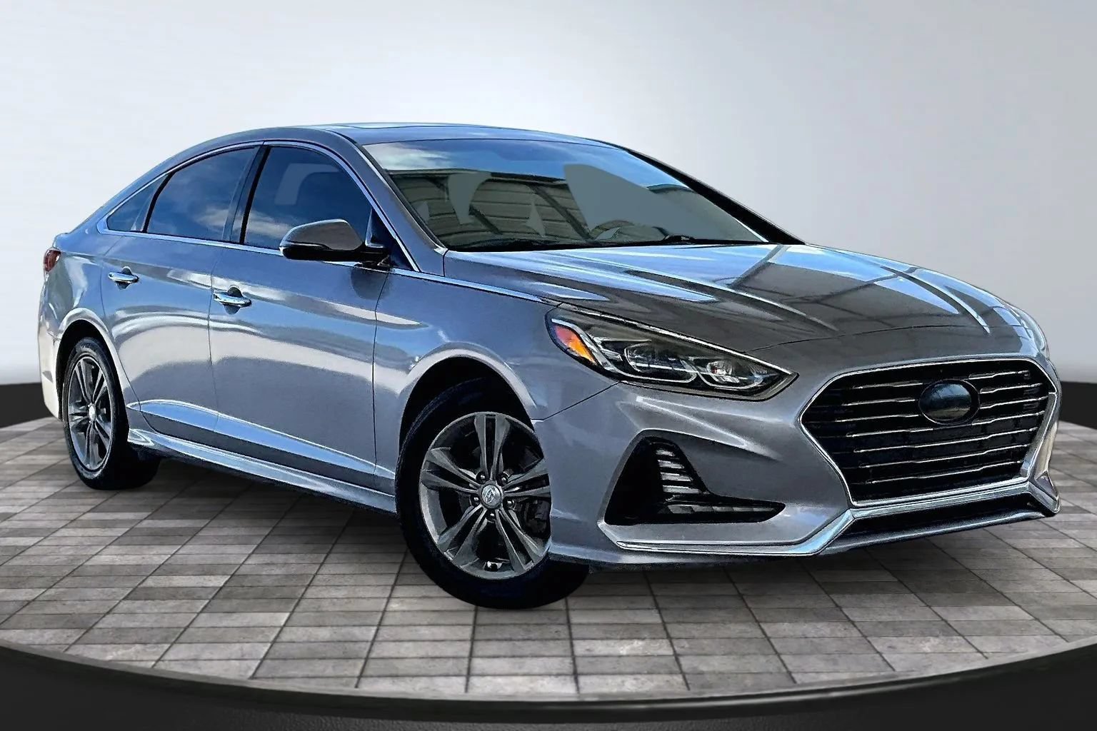 Used 2018 Hyundai Sonata Limited FWD image 3
