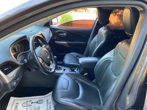 Used 2018 Jeep Cherokee Limited FWD image 38