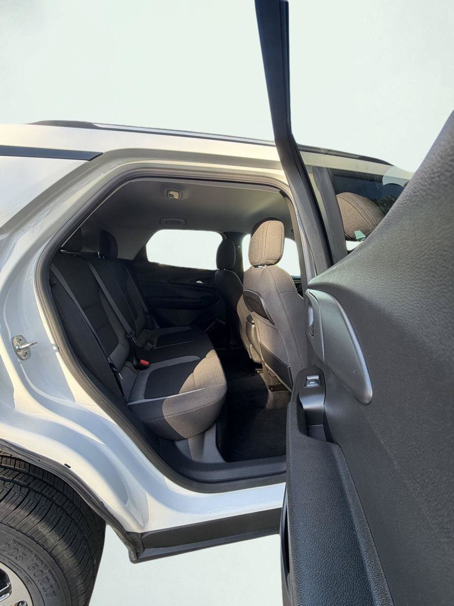 Used 2025 Chevrolet TrailBlazer LT AWD/4WD image 17