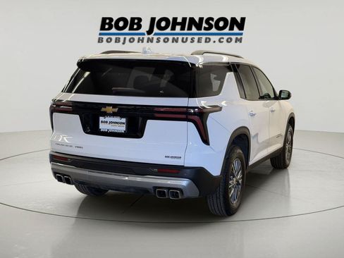 Used 2025 Chevrolet Traverse LT AWD/4WD image 9