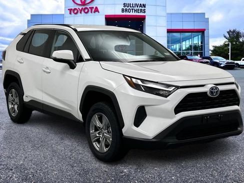 Used 2024 Toyota RAV4 LE AWD/4WD image 3