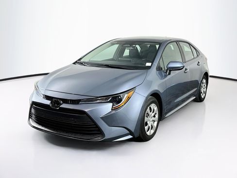 Used 2025 Toyota Corolla LE FWD image 3