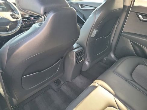 Used 2025 Kia Niro EX image 12