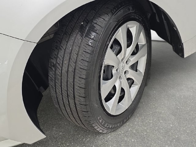 Used 2020 Toyota Corolla LE FWD image 29