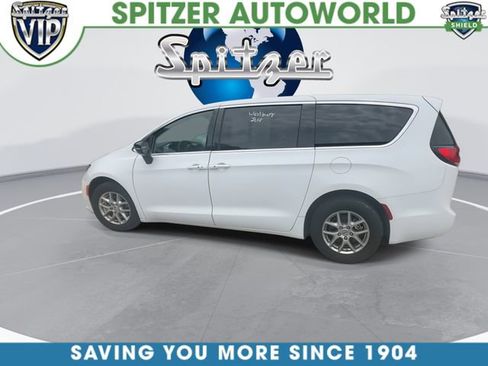 Used 2024 Chrysler Pacifica Touring-L FWD image 7