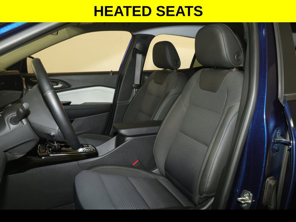 Used 2024 Chevrolet Trax LT w/ Driver Confidence Package FWD image 3