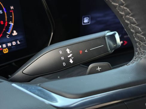 Used 2025 Chevrolet Suburban LT image 26