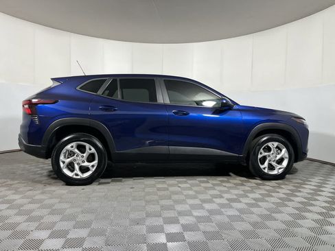 Used 2024 Chevrolet Trax LS w/ LS Convenience Package FWD image 9