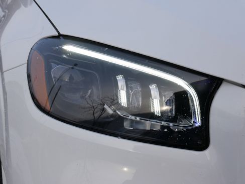 Used 2022 Mercedes-Benz GLS 450 4MATIC image 16