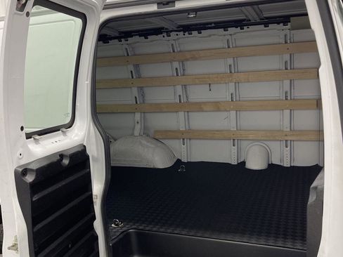 Used 2023 GMC Savana 2500 w/ Driver Convenience Package image 5