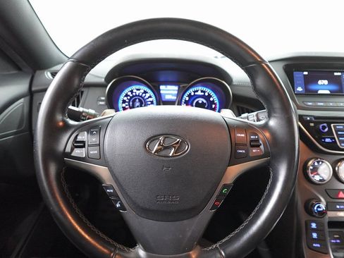 Used 2016 Hyundai Genesis 3.8 image 12