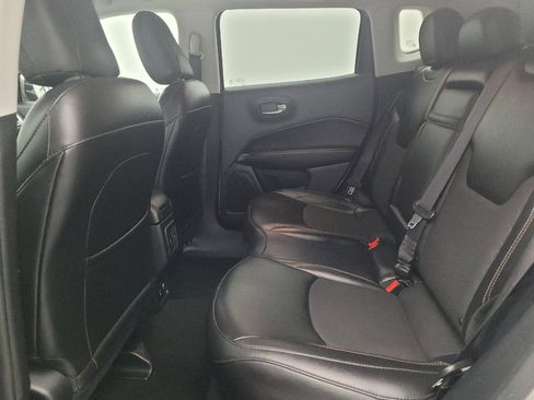 Used 2019 Jeep Compass Latitude w/ Cold Weather Group AWD/4WD image 18