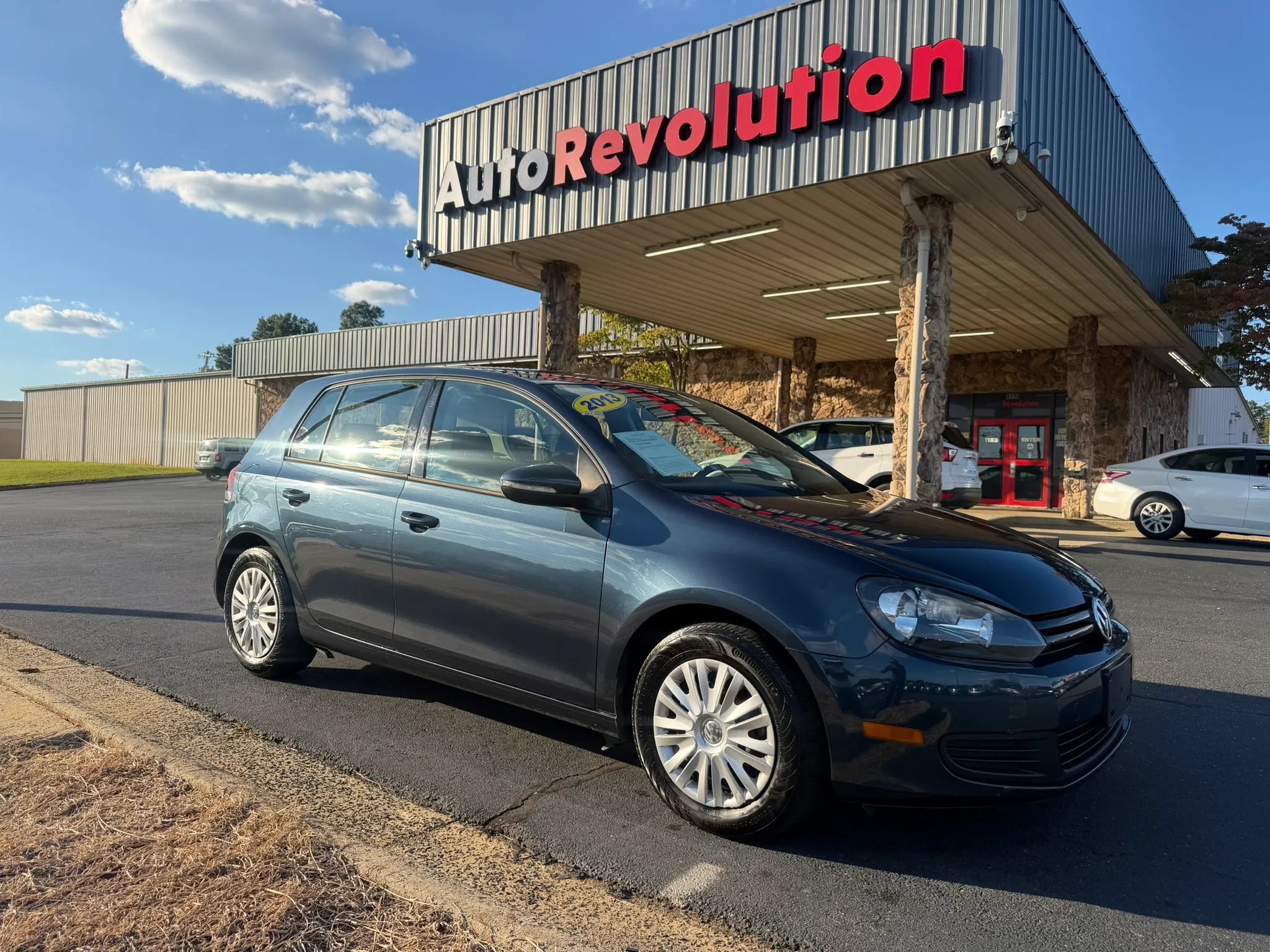 Used 2013 Volkswagen Golf 4-Door FWD image 1