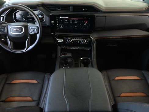 Used 2025 GMC Sierra 1500 AT4 w/ AT4 Premium Package AWD/4WD image 15
