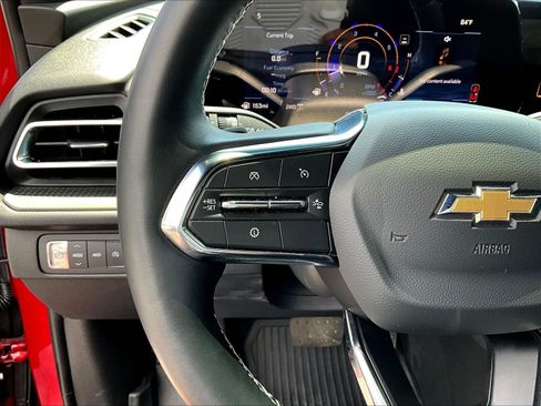 Used 2025 Chevrolet Traverse LT w/ Driver Confidence Package AWD/4WD image 11