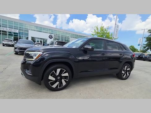 Used 2025 Volkswagen Atlas Cross Sport SE FWD image 33