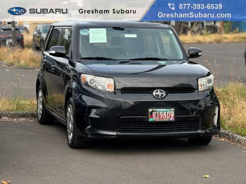 Used 2015 Scion xB FWD image 1