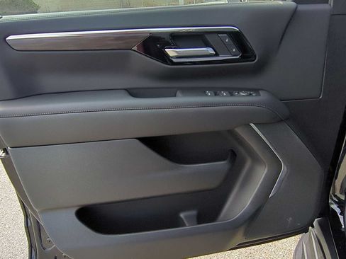 New 2026 Chevrolet Suburban LS RWD image 10