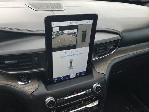 Used 2020 Ford Explorer Platinum w/ Premium Technology Package image 28