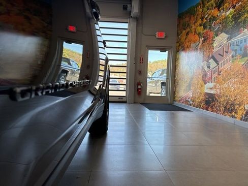 New 2025 Jeep Grand Cherokee Altitude image 16