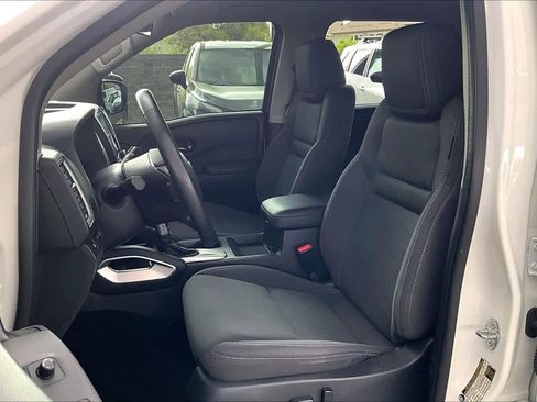 Used 2023 Nissan Frontier SV w/ SV Convenience Package RWD image 8