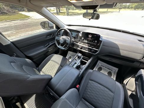 Used 2024 Nissan Pathfinder SV image 9